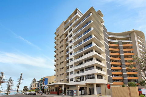 Monaco Unit 905, 12 Otranto St - Hotel Accommodation 1