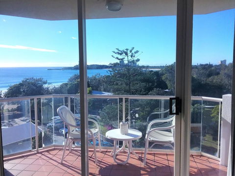Mooloolaba Beachfront Apartment - Hotel Accommodation 3