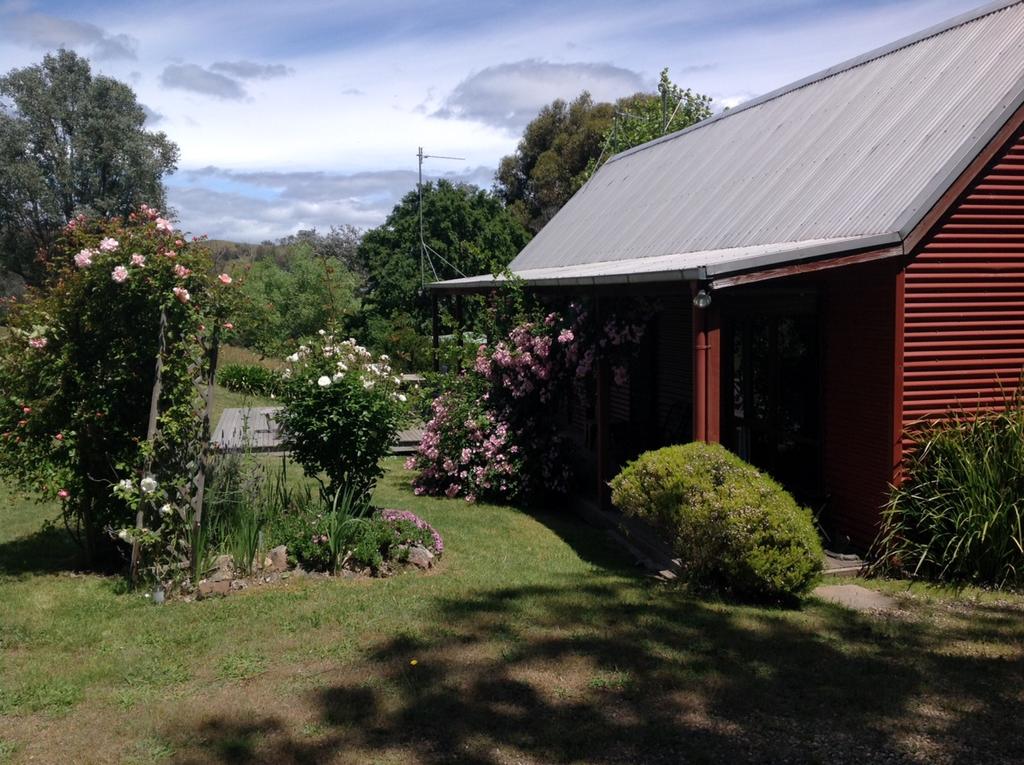 Piries VIC Hotel Accommodation