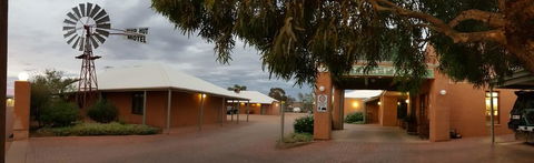 Mud Hut Motel - Hotel Accommodation 0