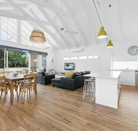 Mudjimba Island Beach House - Hotel Accommodation