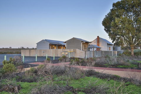 Mungo Shearers' Quarters - Hotel Accommodation 1