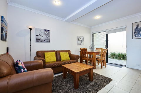 Fremantle Townhouse U/5 - Hotel Accommodation 3
