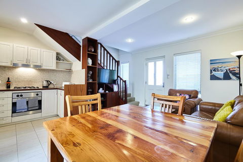 Fremantle Townhouse U/5 - Hotel Accommodation 2