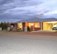 Beach Place  Leeman - Hotel Accommodation