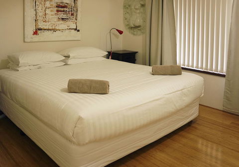 Suffolk House - Hotel Accommodation 12