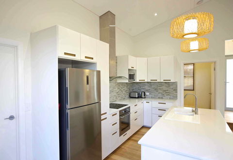 Sunny Blinco Street House - Hotel Accommodation 5