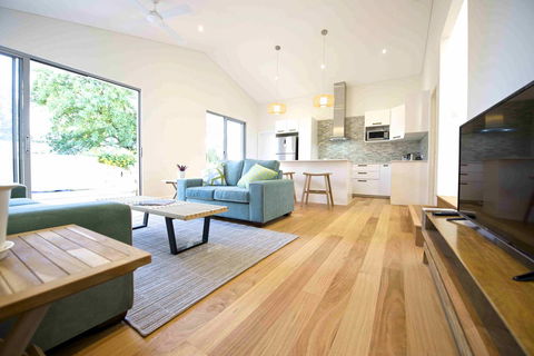 Sunny Blinco Street House - Hotel Accommodation 1