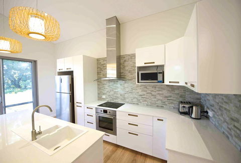 Sunny Blinco Street House - Hotel Accommodation 6