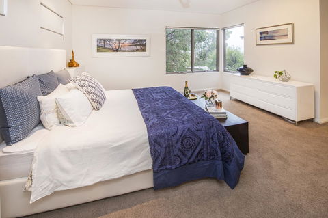 Calm Waters - Hotel Accommodation 24