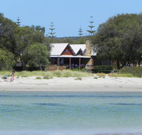 Beach House Dunsborough - Hotel Accommodation