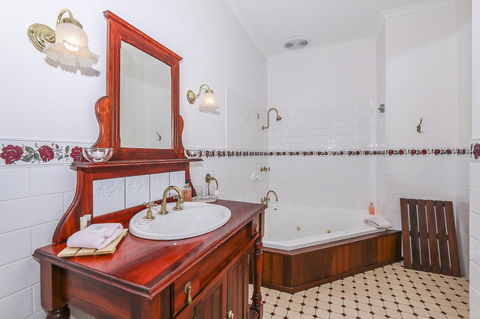 Rosebridge House Bed & Breakfast Adult Retreat - Hotel Accommodation 10
