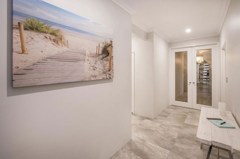 15 Cabot Close - Hotel Accommodation 3