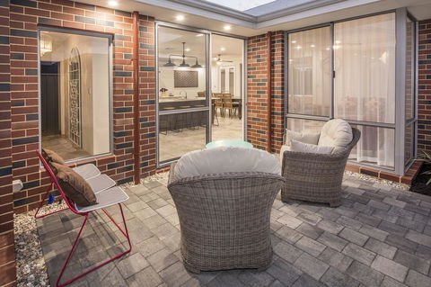 15 Cabot Close - Hotel Accommodation 20