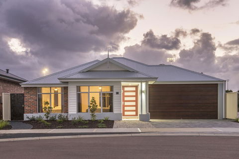 15 Cabot Close - Hotel Accommodation 0