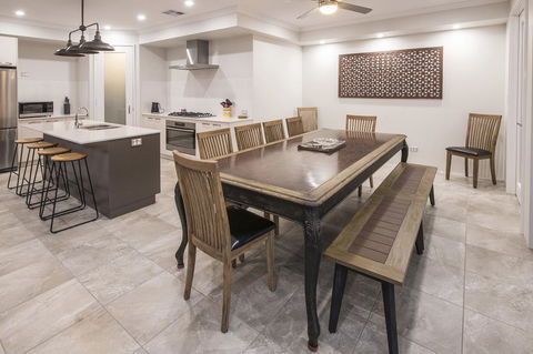 15 Cabot Close - Hotel Accommodation 13