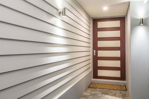 15 Cabot Close - Hotel Accommodation 1
