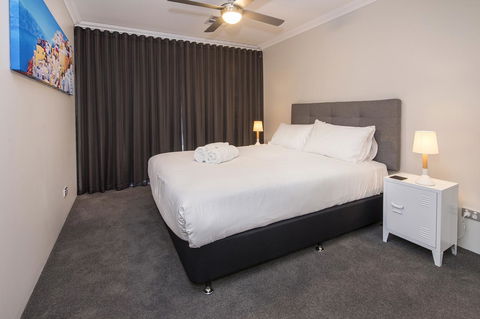 15 Cabot Close - Hotel Accommodation 8
