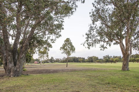 15 Cabot Close - Hotel Accommodation 25