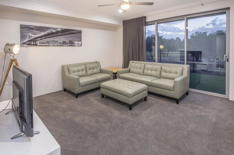 15 Cabot Close - Hotel Accommodation 18