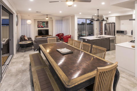 15 Cabot Close - Hotel Accommodation 15