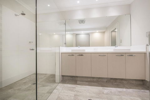 15 Cabot Close - Hotel Accommodation 6