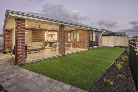 15 Cabot Close - Hotel Accommodation 26