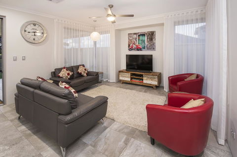 15 Cabot Close - Hotel Accommodation 14