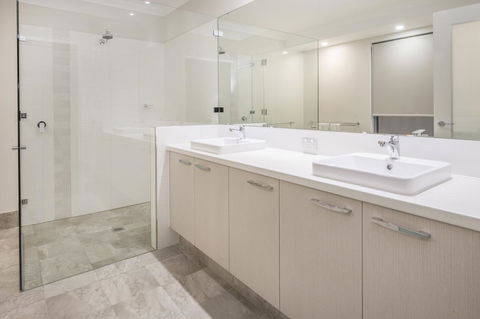 15 Cabot Close - Hotel Accommodation 5