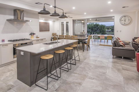 15 Cabot Close - Hotel Accommodation 16