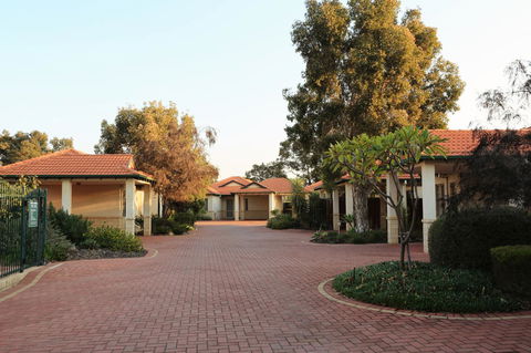 Novotel Vines Resort Swan Valley - Hotel Accommodation 12