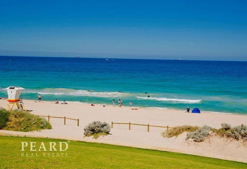 Scarborough Beach, Perth - Sun & Surf Villa - Hotel Accommodation 0