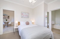 Light bright quality river views Free parking