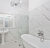 Heart of Claremont Gem - Free WiFi - Hotel Accommodation