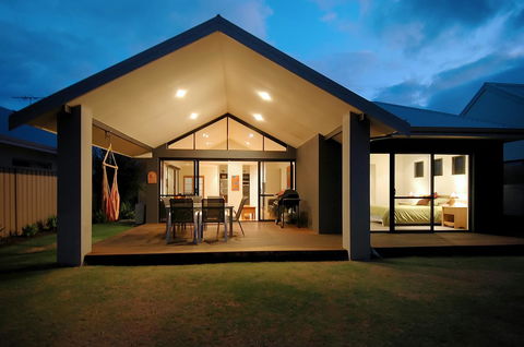 THE SANCTUARY LUXURY HOLIDAY HOME - Hotel Accommodation 24