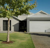 THE SANCTUARY LUXURY HOLIDAY HOME - Hotel Accommodation