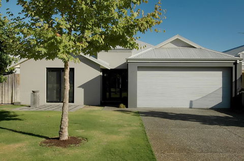 THE SANCTUARY LUXURY HOLIDAY HOME - Hotel Accommodation 0
