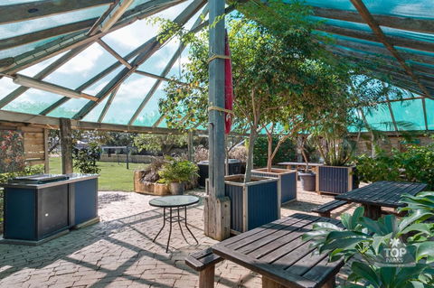 Dongara Tourist Park - Hotel Accommodation 14