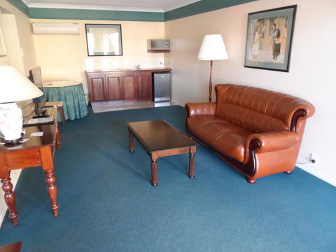 Clifton Motel & Grittleton Lodge - Hotel Accommodation 25