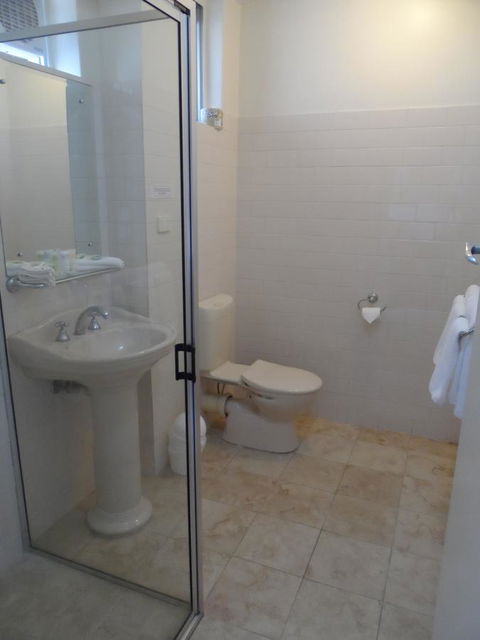 Clifton Motel & Grittleton Lodge - Hotel Accommodation 24