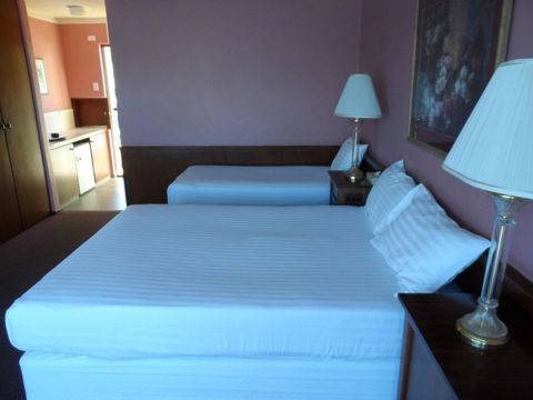 Clifton Motel & Grittleton Lodge - Hotel Accommodation 18