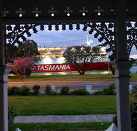 Riverbank villa - 4 bedroom house villa - Hotel Accommodation