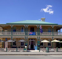 The Richmond Arms Hotel - Hotel Accommodation