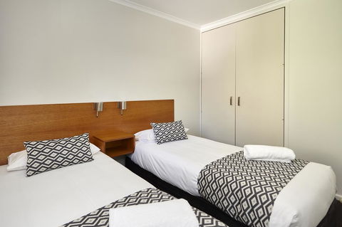 Elphin Serviced Apartments - Hotel Accommodation 24