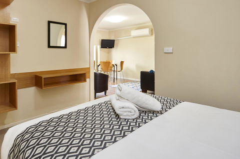 Elphin Serviced Apartments - Hotel Accommodation 31
