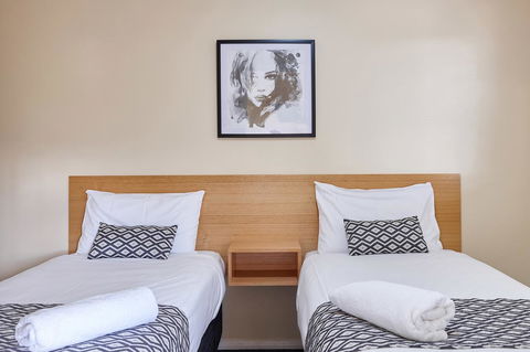 Elphin Serviced Apartments - Hotel Accommodation 3