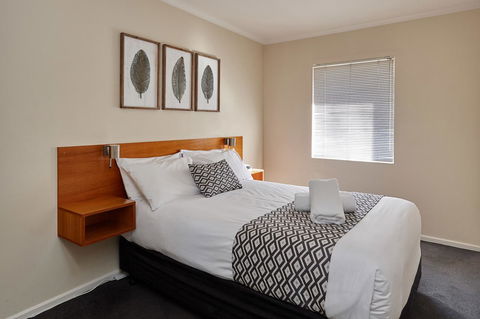 Elphin Serviced Apartments - Hotel Accommodation 1