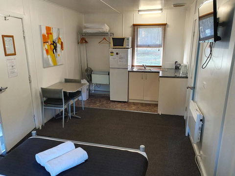 Seven Mile Beach Cabin And Caravan Park - Hotel Accommodation 21