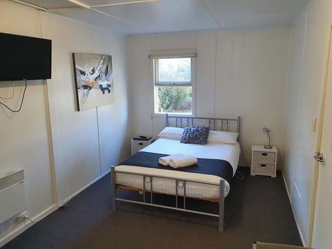 Seven Mile Beach Cabin And Caravan Park - Hotel Accommodation 20