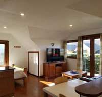 Riverside StudioPrivate - Hotel Accommodation
